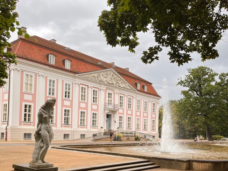 Schloss Friedrichsfelde