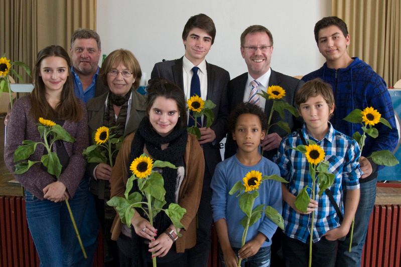 KJP-Vorstand am 28.09.2011 mit dem Vorsitzenden Mateusz Lewandowski, Jugendamtsmitarbeiter Thomas Juhl, BVV-Vorsteherin Dr. Marianne Suhr und Jugendstadtrat Reinhard Naumann (Bild: Bezirksamt)