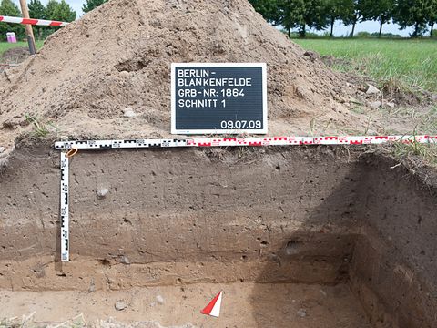 Blankenfelde - geophysikalischen Bodenuntersuchungen (Bild: Holger Kupfer © Museum Pankow)