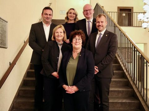 Die sechs Mitglieder des Bezirksamtes Steglitz-Zehlendorf v.l.n.r.: Urban Aykal, Carolina Böhm, Malgorzata Sijbrandij, Maren Schellenberg, Tim Richter, Patrick Steinhoff