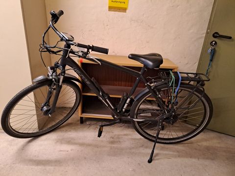 Schwarzes Herrenfahrrad