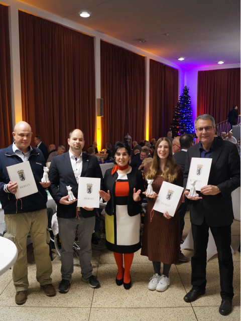 Die Nachfolger der vorjährigen Ehrenamtspreisträger (hier gemeinsam mit Bürgermeisterin Demirbüken-Wegner am Abend der Preisverleihung) werden gesucht. (Bild: BA Rdf)