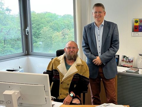 Von links nach rechts: Olaf Hollstein und Bezirksstadtrat Tobias Dollase