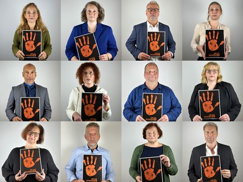 Alle Geschäftsführende der Berliner Jobcenter sind mit dem Key Visual der Kampagne abgebildet.