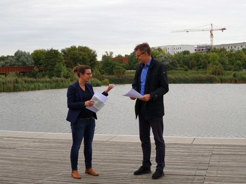 Verleihung des ersten Klimaschutzpreises im Bezirk - Bezirksstadträtin Nadja Zivkovic auf der Seebühne