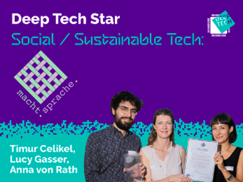 Team von macht.sprache. halten Urkunde hoch