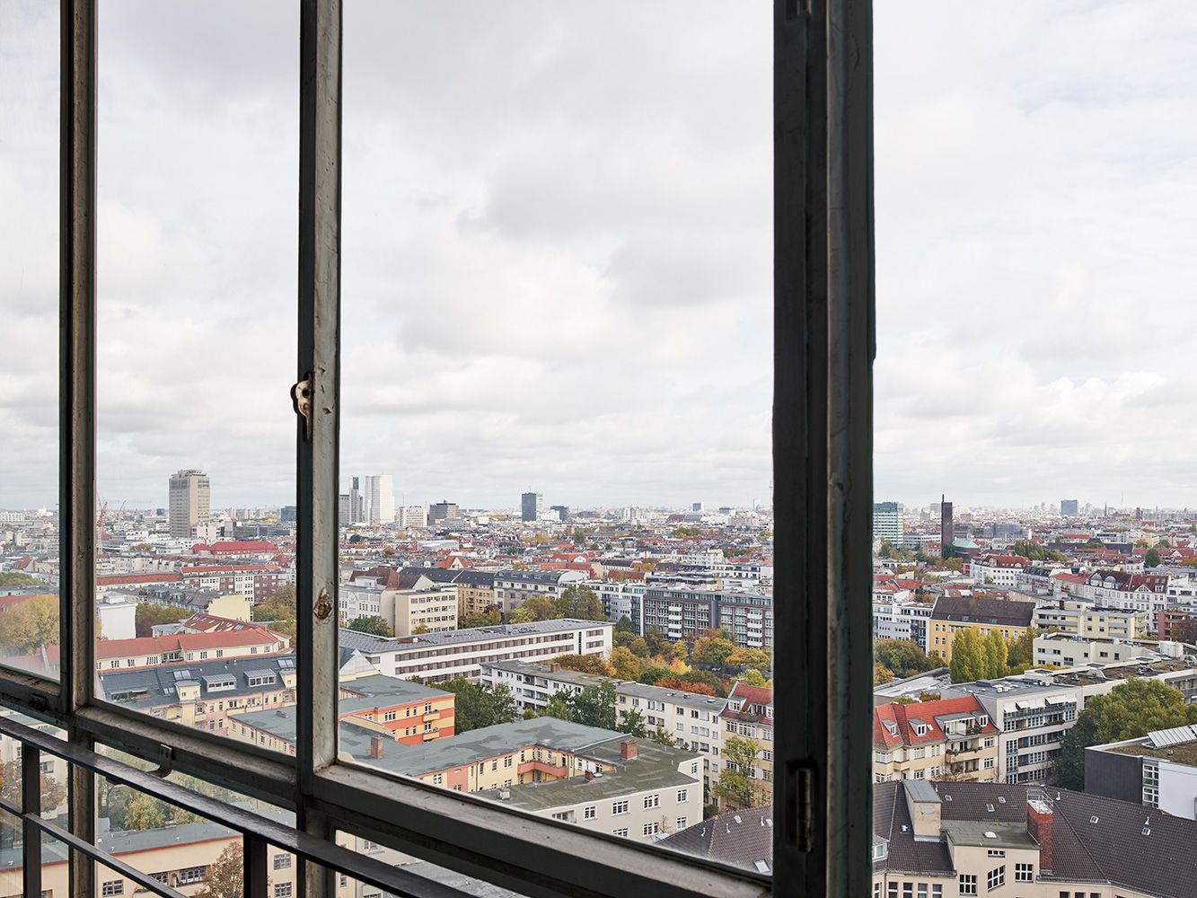 Blick aus dem Treppenhaus in Richtung Norden auf die Stadt Berlin, Oktober 2020