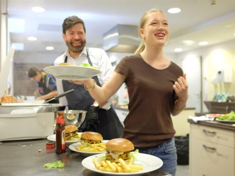Burger-Kochen in der Volkshochschule