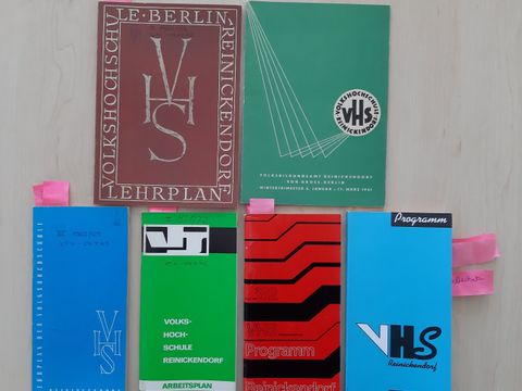 Broschüren der vhs Reinickendorf