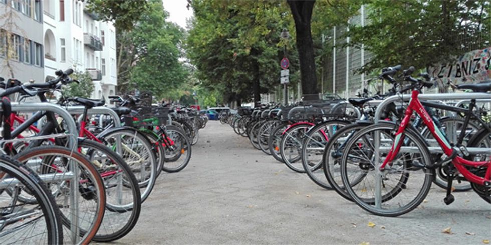Fahrradbügel am Leibniz-Gymnasium in Kreuzberg