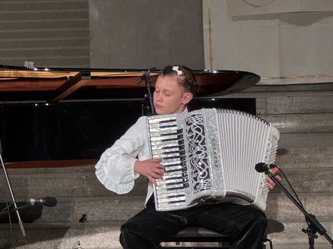 Mädchen mit Akkordeon