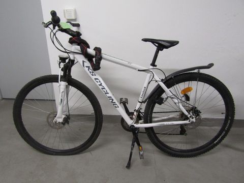 Weißes Herrenfahrrad