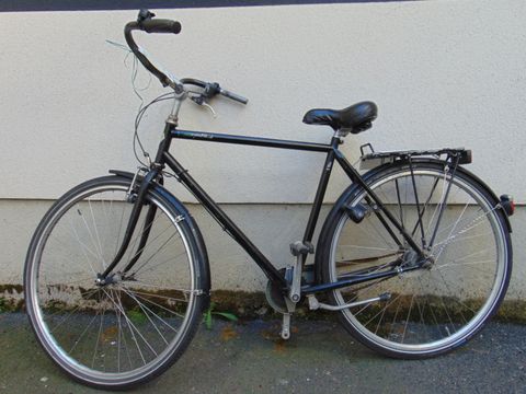 Schwarzes Herrenfahrrad