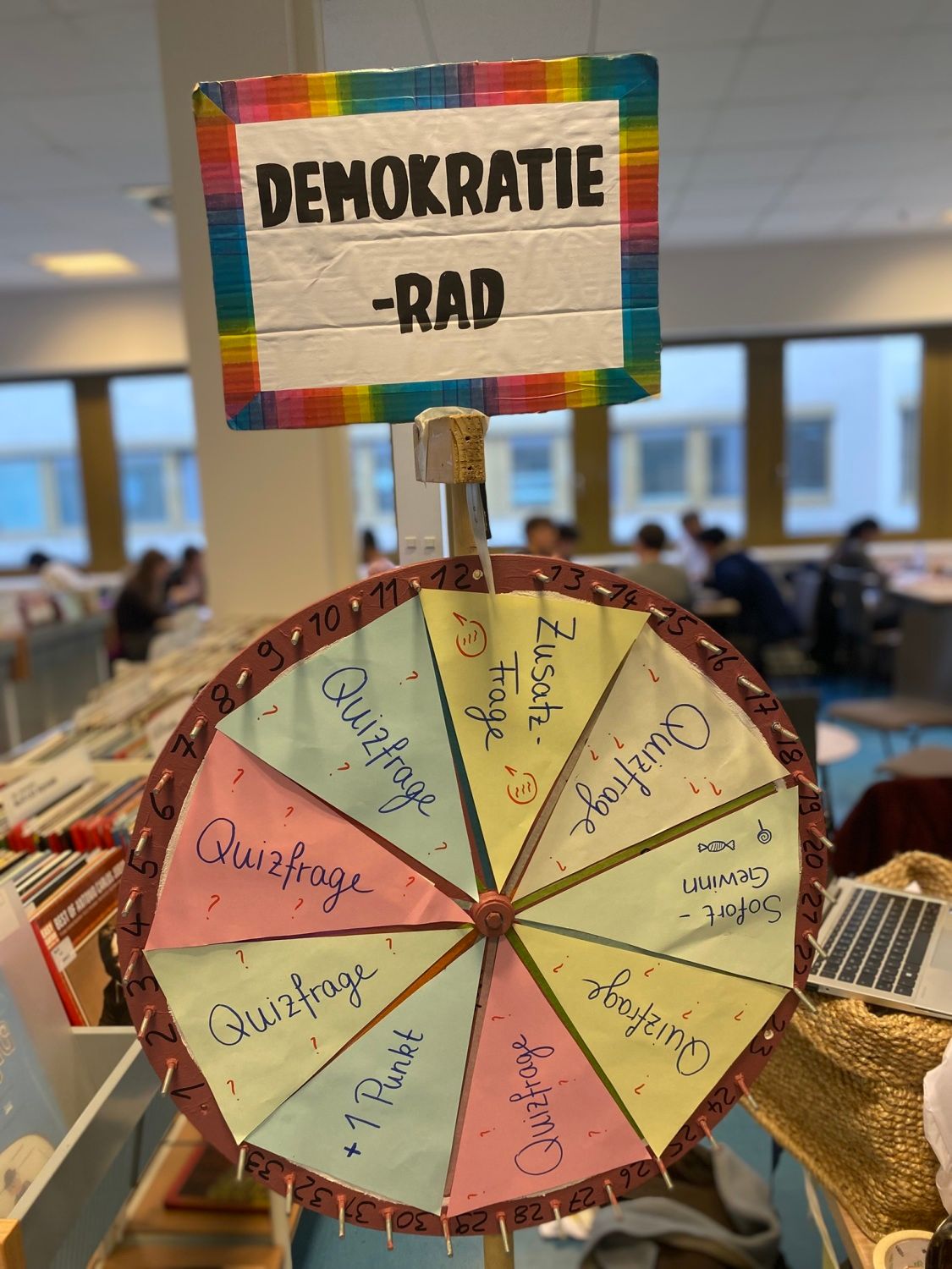 Am Rad der Demokratie drehen ...