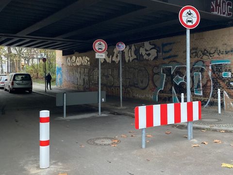 Poller Stadthausstraße von links