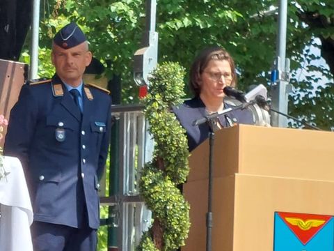 Die Bürgermeisterin von Faßberg Kerstin Speder bei der Eröffnung der Feierstunde zum 75. Jubiläum des Endes der Luftbrücke