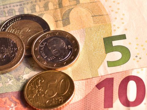 Geldmuenzen und Geldscheine