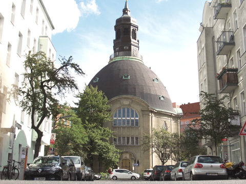 Köinigin-Luise-Gedächtniskirche auf der Roten Insel im Schöneberger Ortsteil
