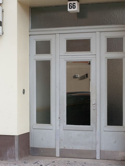 Hauseingang Niebuhrstr. 66
