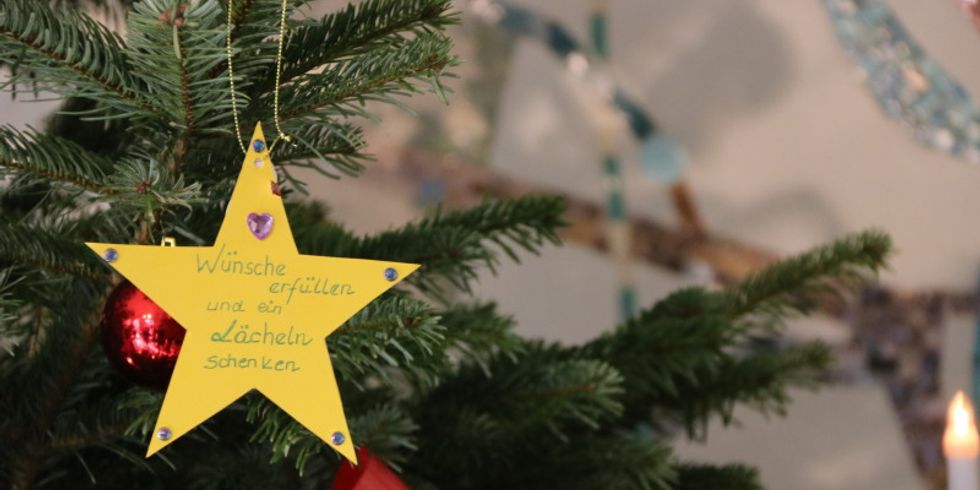Schenk doch mal ein Lächeln - Wunschbaumaktion 2020 in Neukölln gestartet