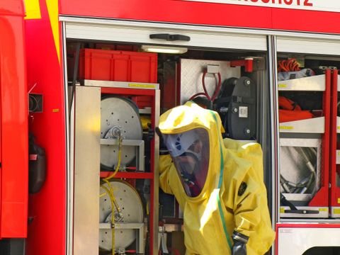 Feuerwehrmann im Schutzanzug