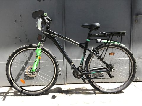 Schwarz-grünes Herrenfahrrad