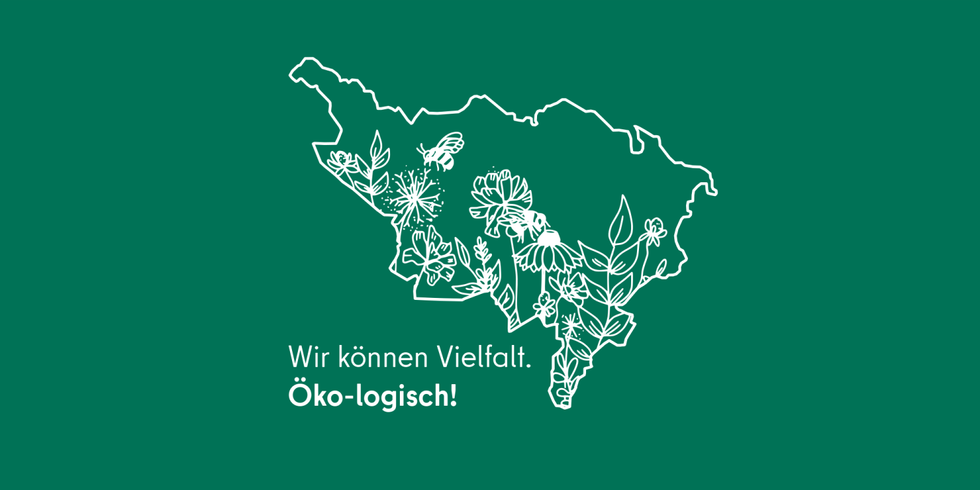 Logo "Wir können Vielfalt. Öko-logisch!" auf Umriss von Treptow-Köpenick mit Pflanzen und Insekten.
