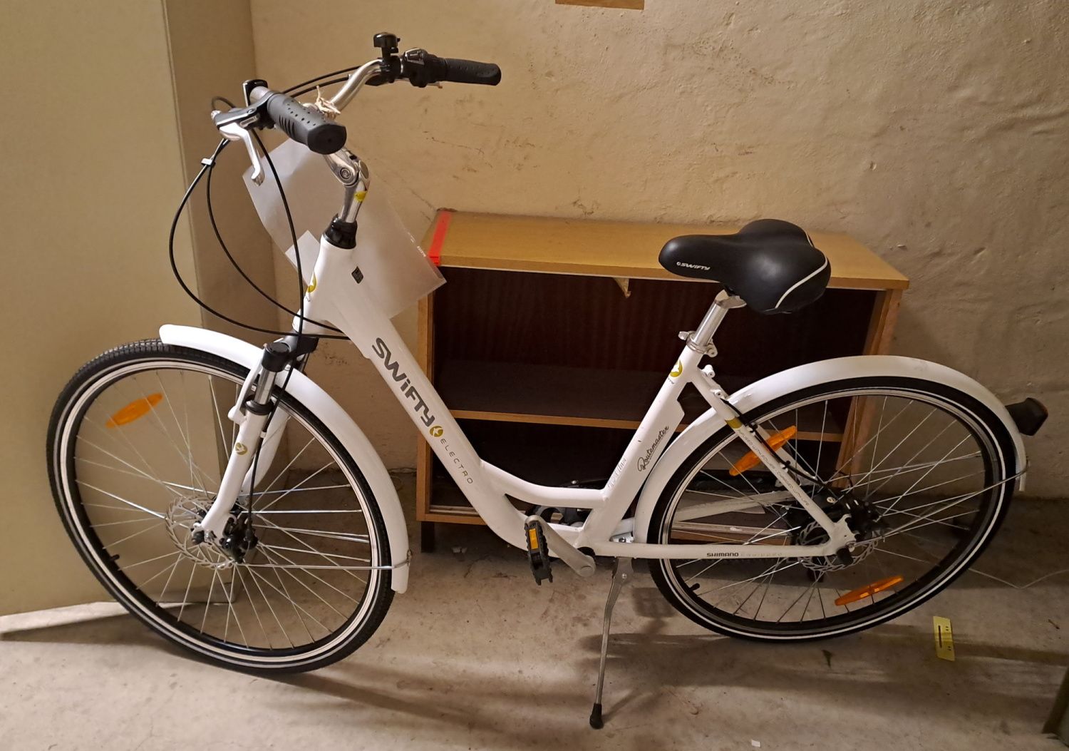Weißes E-Bike