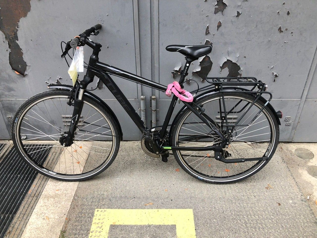 Schwarzes Herrenfahrrad