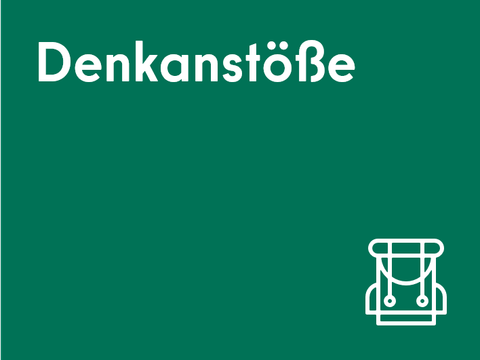 Kachel Denkanstöße mit weißem Text auf Dunkelgrün, unten rechts das Symbol eines Rucksacks