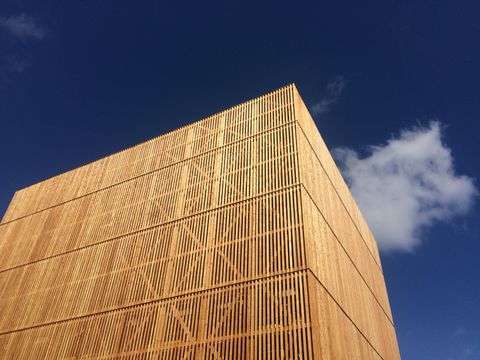 Haupteingang der Hochschule für Schauspielkunst Ernst Busch (Bild: Architekturbüro Ortner&Ortner BAUKUNST)