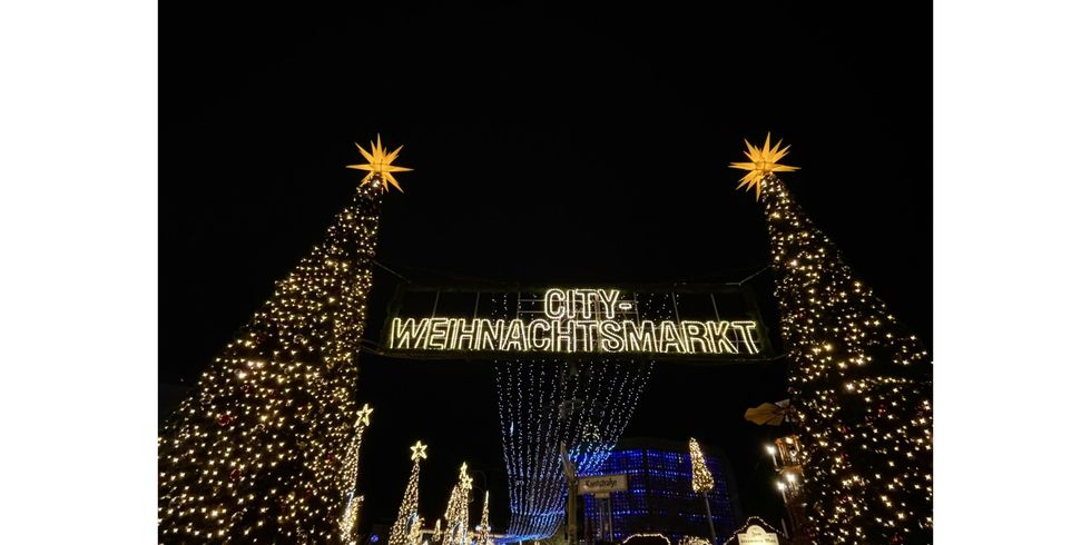 Banner-Eingang: City-Weihnachtsmarkt an der Kaiser-Wilhelm-Gedächtniskirche