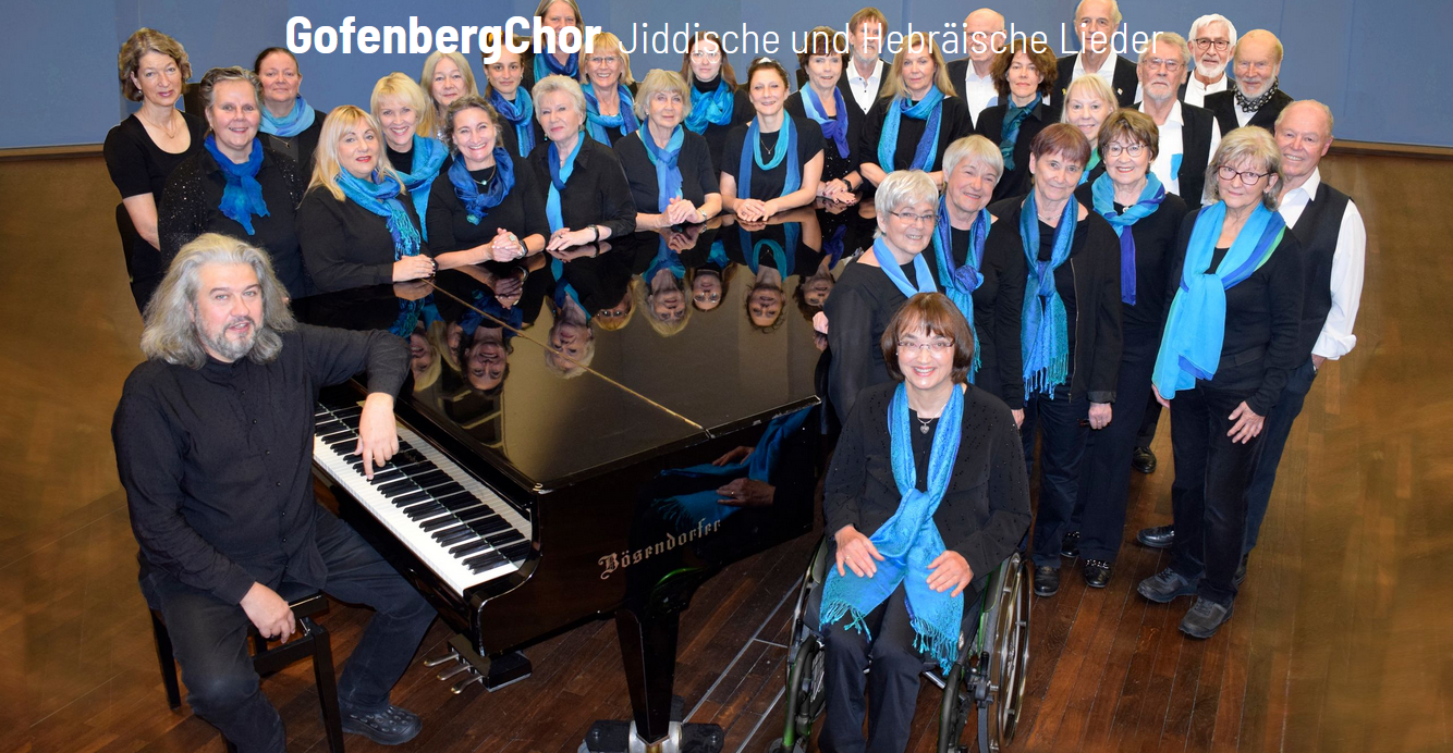 Gofenberg-Chor unter der Leitung von Konstantin Nazarov (am Flügel)