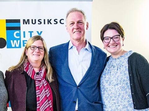 Musikschulleitung und Bezirksstadträtin Schmitt-Schmelz
