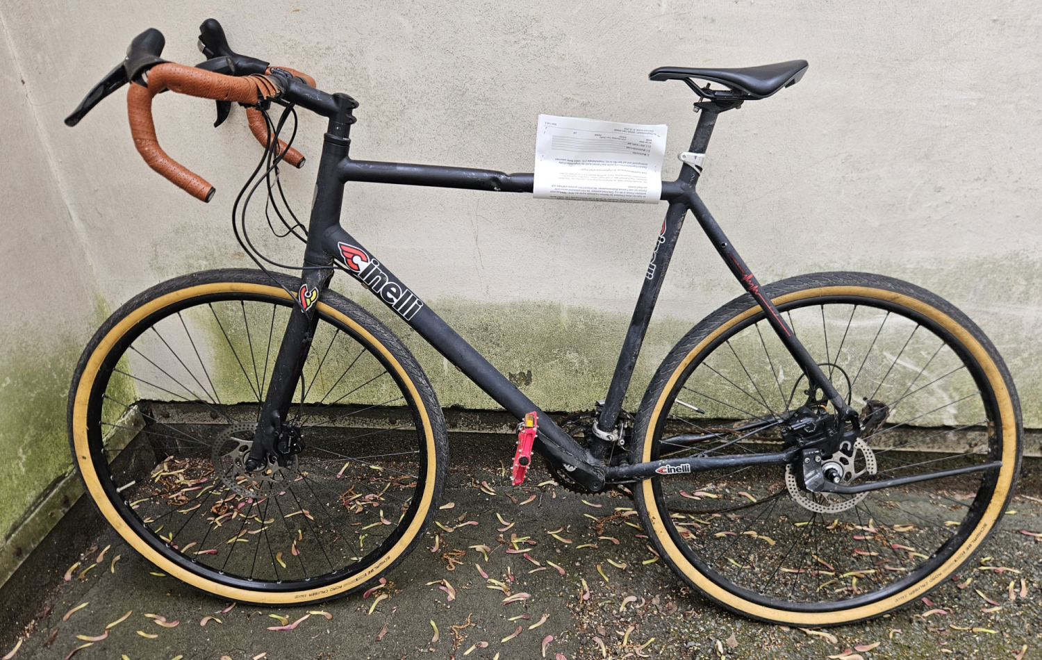 Schwarzes Herrenfahrrad