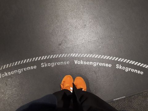 Eingangsbereich der Biblo Tøyen Grenze für Schuhe und Erwachsene (Bild: Valentina Mazzola)
