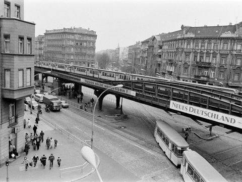 Die Schönhauser Allee in Ost-Berlin im Jahre 1979 (Bild: ddr-bildarchiv.de, Siegfried Bonitz)