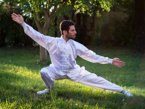 Mann beim Qi Gong