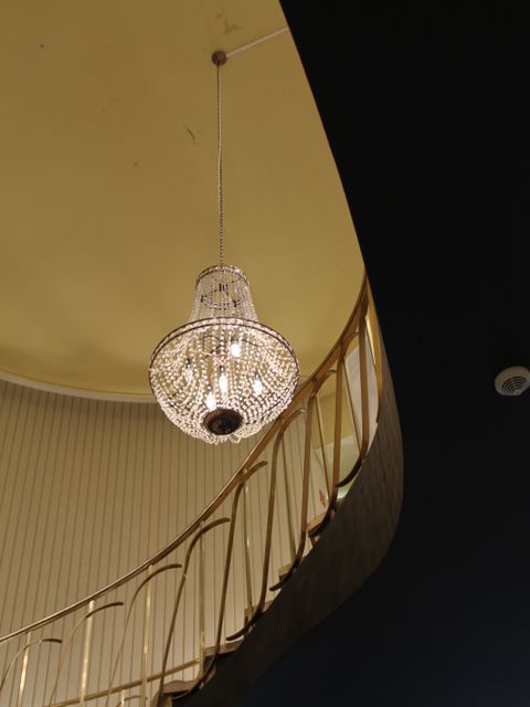 Kronleuchter mit Treppenaufgang Gloria-Palast, 14.2.2015 (Bild: BA Charlottenburg-Wilmersdorf, ML)