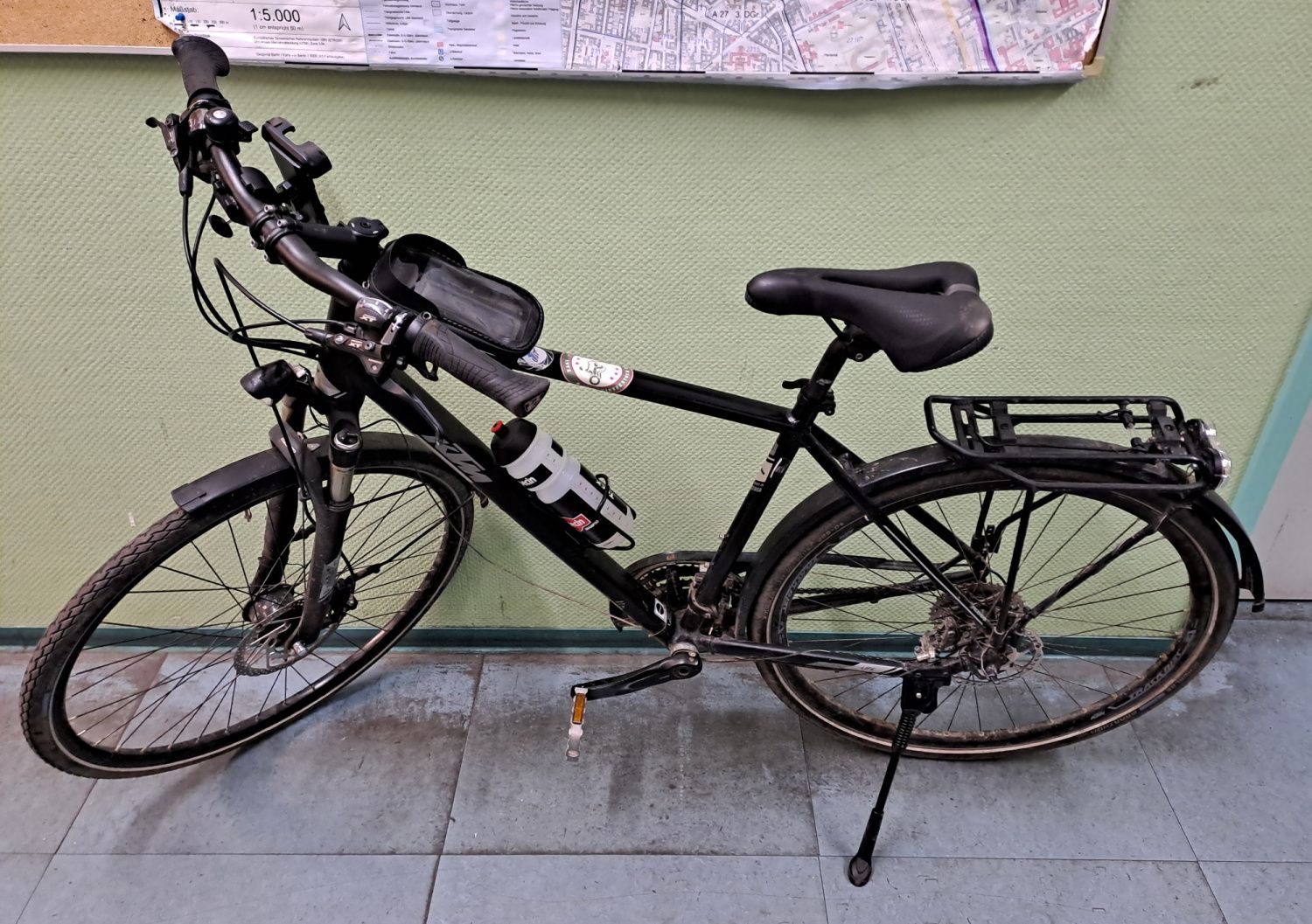 Schwarzes Herrenfahrrad