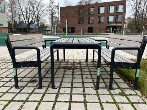 GROPI - Tisch und Bänke