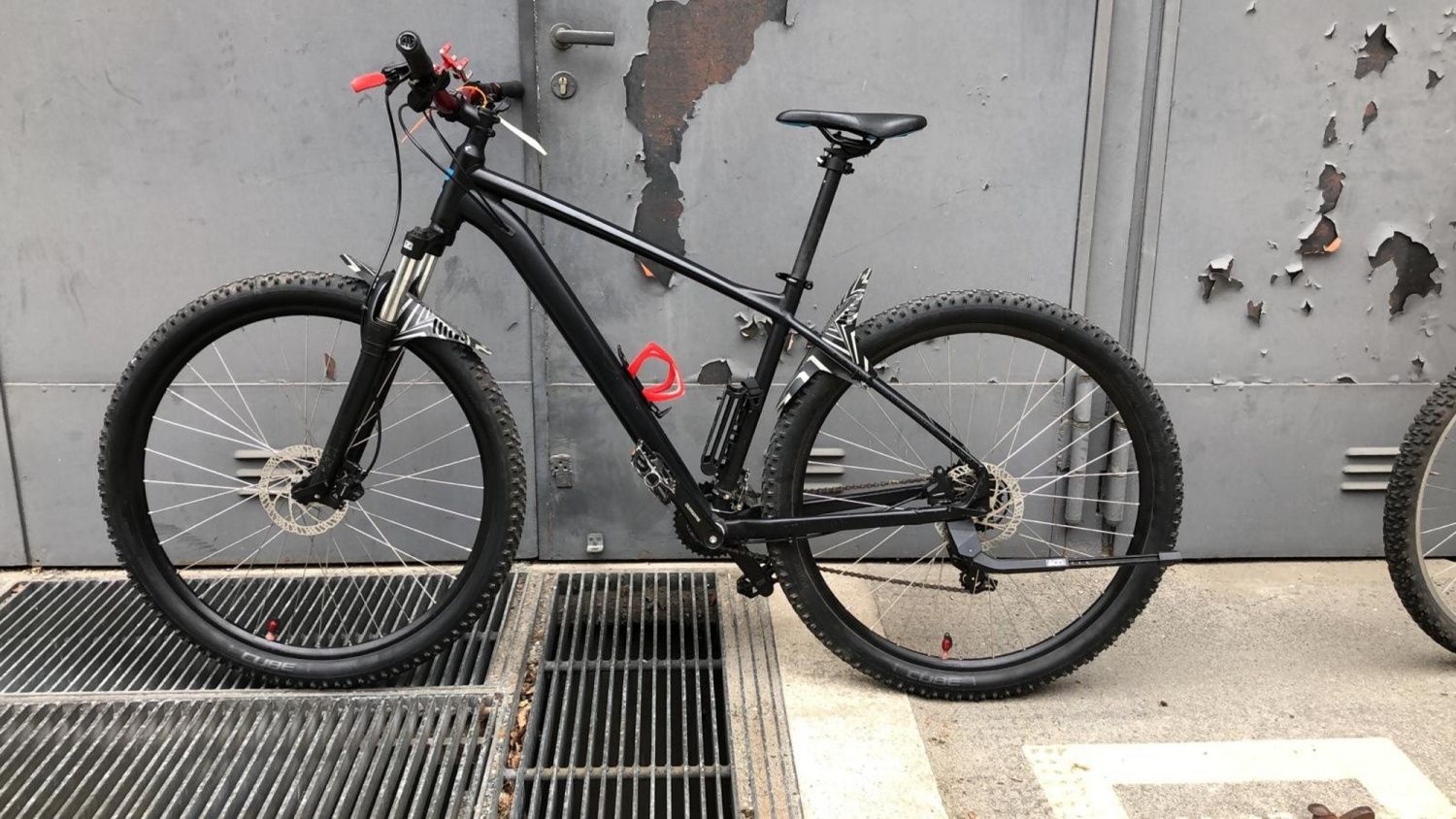 Schwarzes Herrenfahrrad