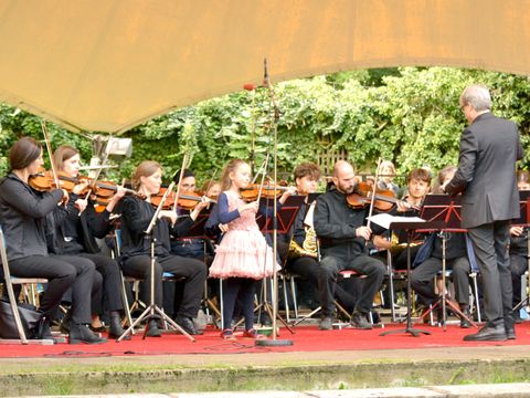 Spmmerkonzert auf der Bühne in Weißensee