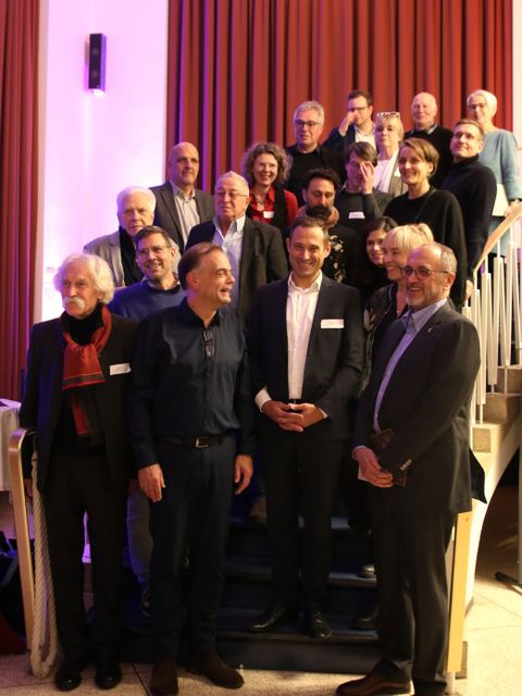 Im Foyer des Ernst-Reuter-Saals fand die Verleihung des Reinickendorfer Stadtentwicklungspreises 2024 statt. (Bild: BA Reinickendorf)