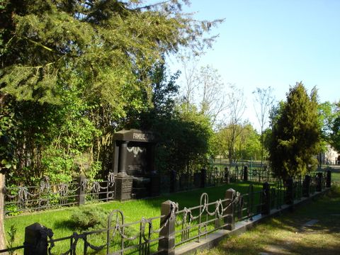 älteste Grabstätte Staaken, Fam. Damm, Friedhof Staaken