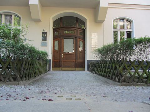 Hauseingang Regensburger Str. 27, Foto: F. Siebold, 2013