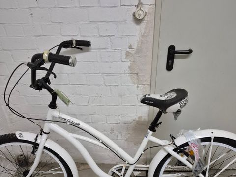 Weißes Damenfahrrad
