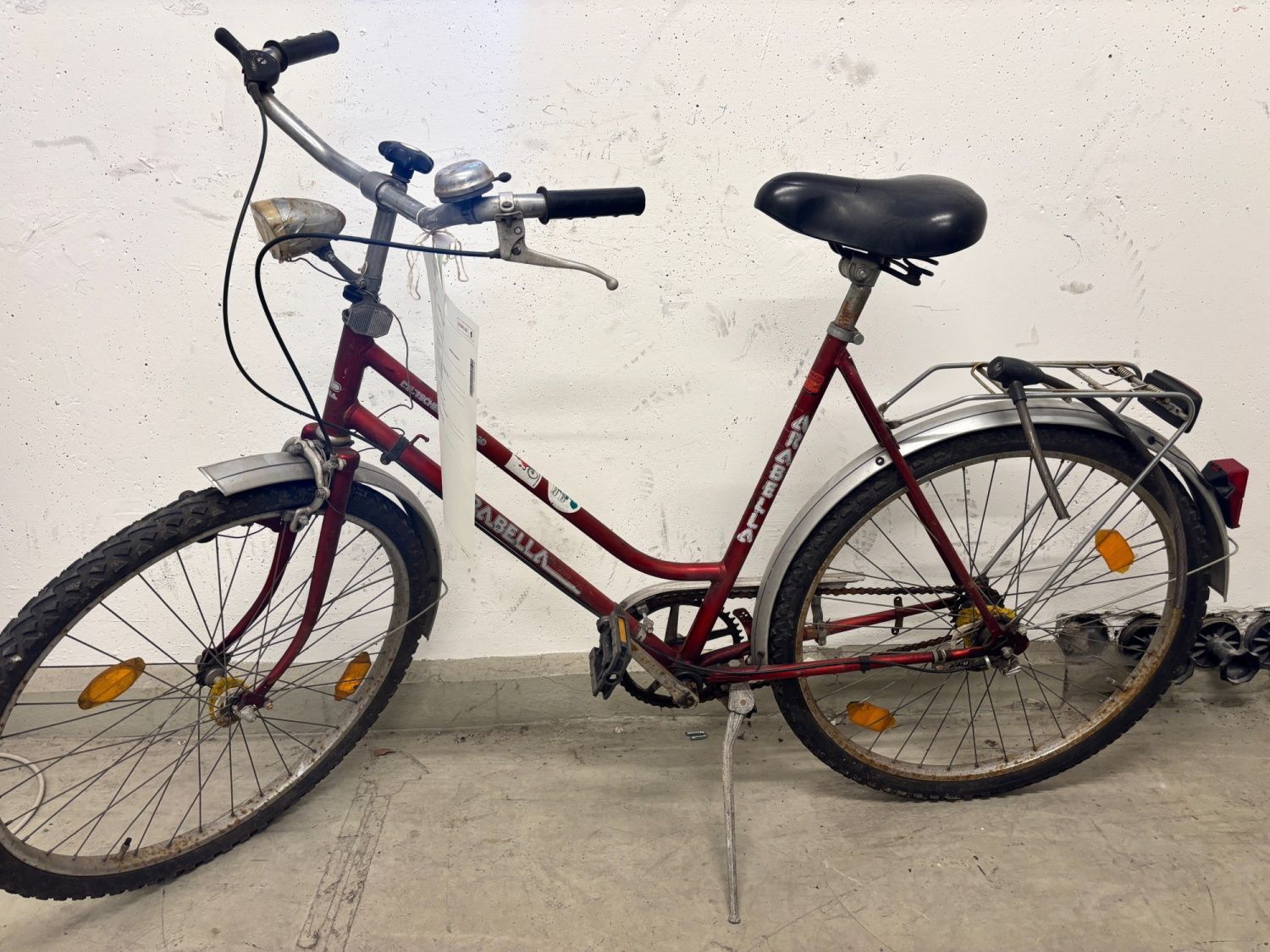 Rotes Damenfahrrad