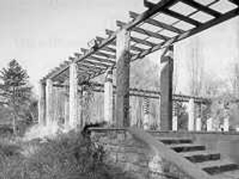 Garten des ehemaligen Verwaltungsgebäudes der Berufsgenossenschaft der chemischen Industrie, Foto: Wolfgang Reuss