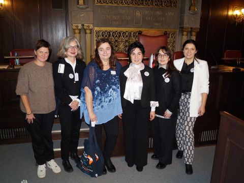 v.l., Melanie Thoma (Seniorennetz Berlin), Delia Braunmühl (Chance BJS), Ursula Illies (Mobilitätsdienst Reinickendorf), Bezirksbürgermeisterin Emine Demirbüken-Wegner, Meltem Baskaya (Geriatrie-Koordinatorin) und Einsamkeitsbeauftragte Katharina Schulz (Bild: BA Rdf)